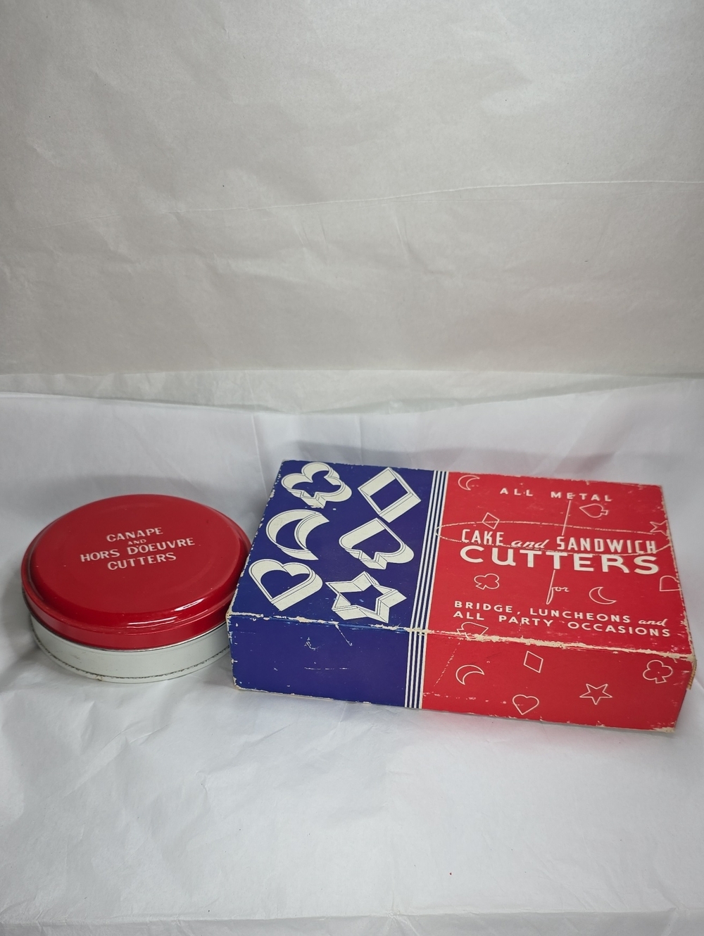 Vintage Red Canapé Hors D'oeuvre, Cake, And Sandwich Cutters